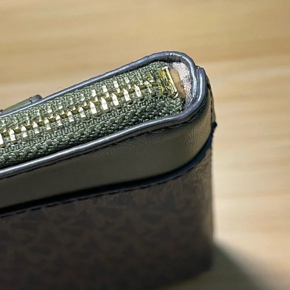 Michael Kors Clutch - Picture 8 of 9